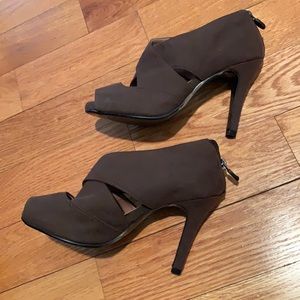 Zip up Heeled Sandal SZ 7